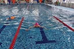 "Владимирские богатыри" стали лучшими в эстафете по плаванию!