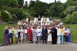 День социального работника: в Патриаршем саду поздравили сотрудников соцслужб региона