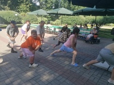 Репетиция нового танца под открытым небом