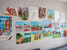 Выставка рисунков ко Дню Победы