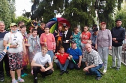 Музыкальная конкурсно-игровая программа  «От улыбки станет всем светлей» 